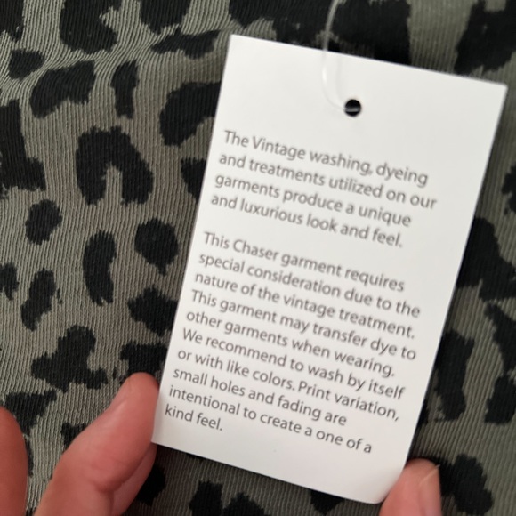 NWT-CHASER x Revolve Gauzy Cotton Jersey Top Safari Green Leopard - Picture 7 of 11